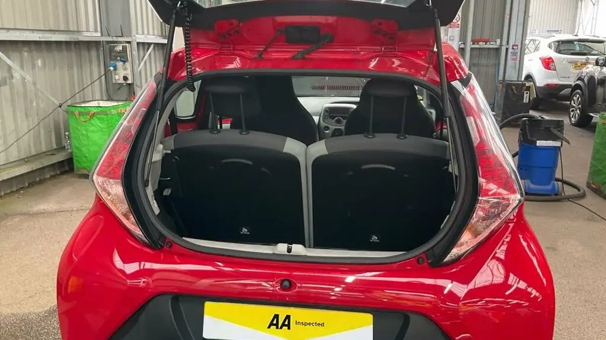 2018-toyota-aygo-10-vvt-i-x-play-71bhp-5d-big-8