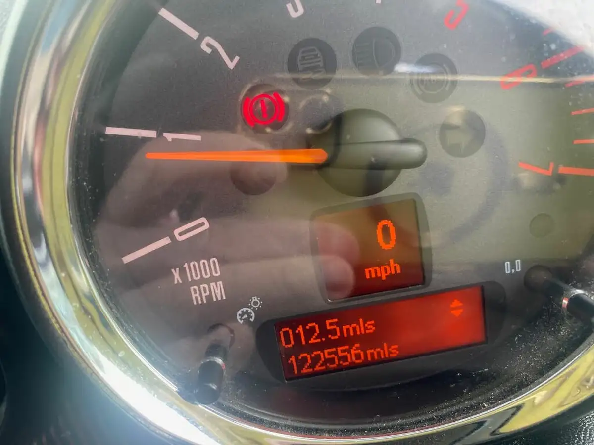 2012-mini-clubman-16td-cooper-d-hampton-big-8