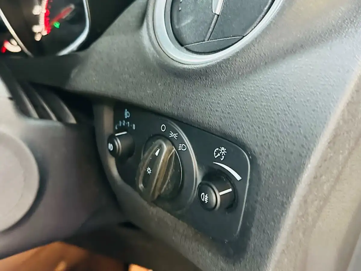 2016-ford-fiesta-16-st-2-3d-big-42