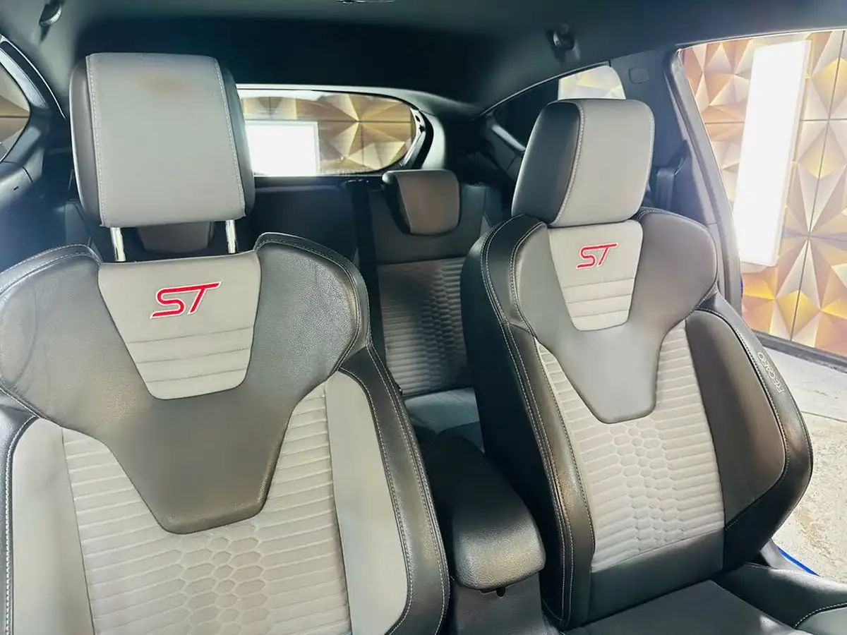 2016-ford-fiesta-16-st-2-3d-big-17