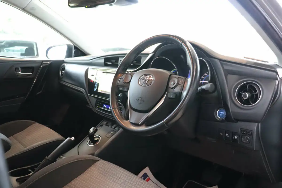 2018-toyota-auris-18-vvt-i-hsd-design-hatchback-big-18
