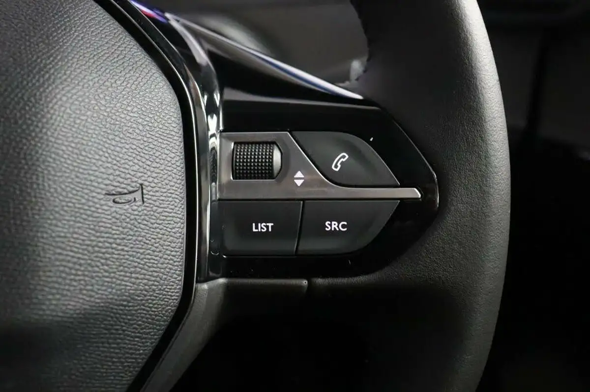 2024-peugeot-208-12-puretech-allure-big-22