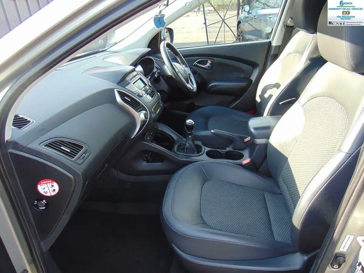 2011-hyundai-ix35-17td-premium-big-14