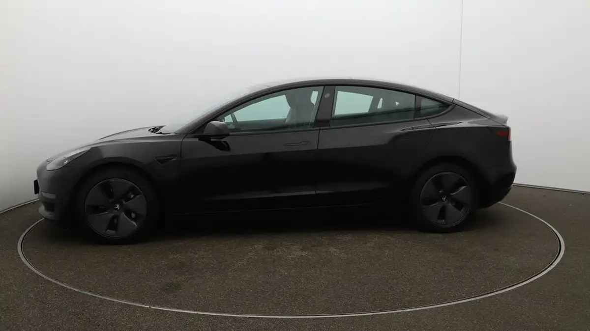 2022-tesla-model-3-e-long-range-big-56