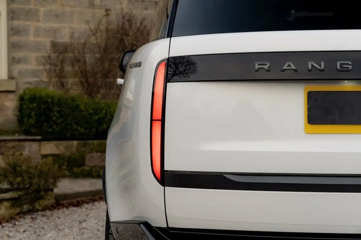 2023-land-rover-range-rover-30-p400-autobiography-big-28