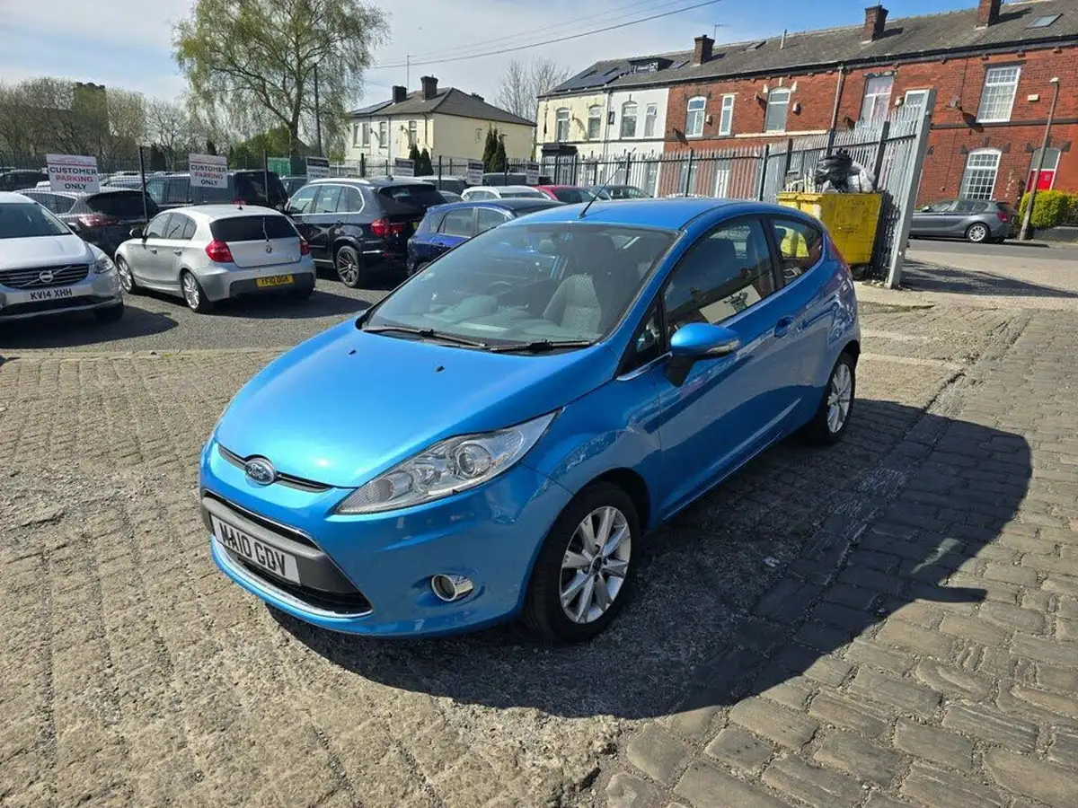 2010-ford-fiesta-125-zetec-3d-big-2