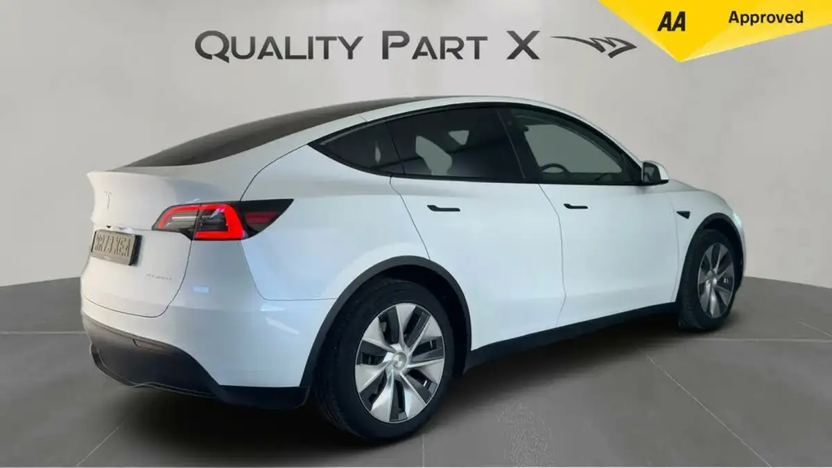 2023-tesla-model-y-e-long-range-big-2