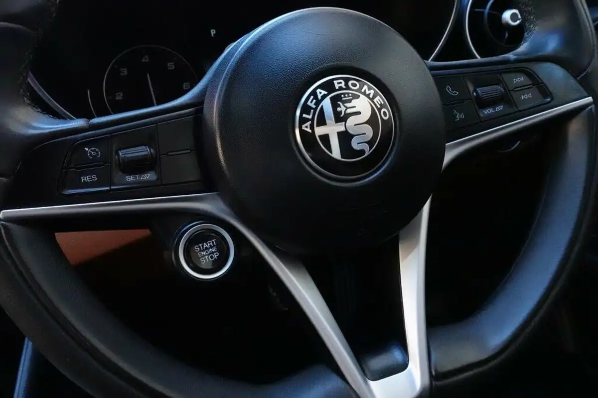 2017-alfa-romeo-giulia-22td-speciale-big-14