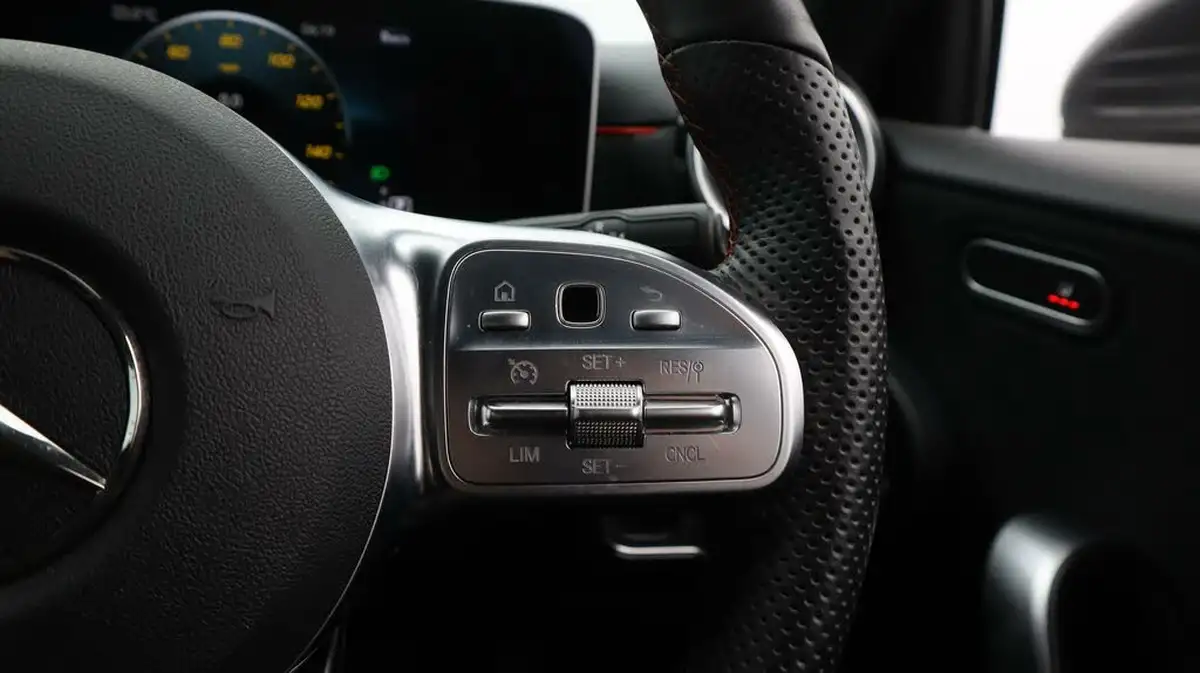 2019-mercedes-benz-a-class-15d-a180d-amg-line-executive-hatchback-5d-7g-dct-big-24