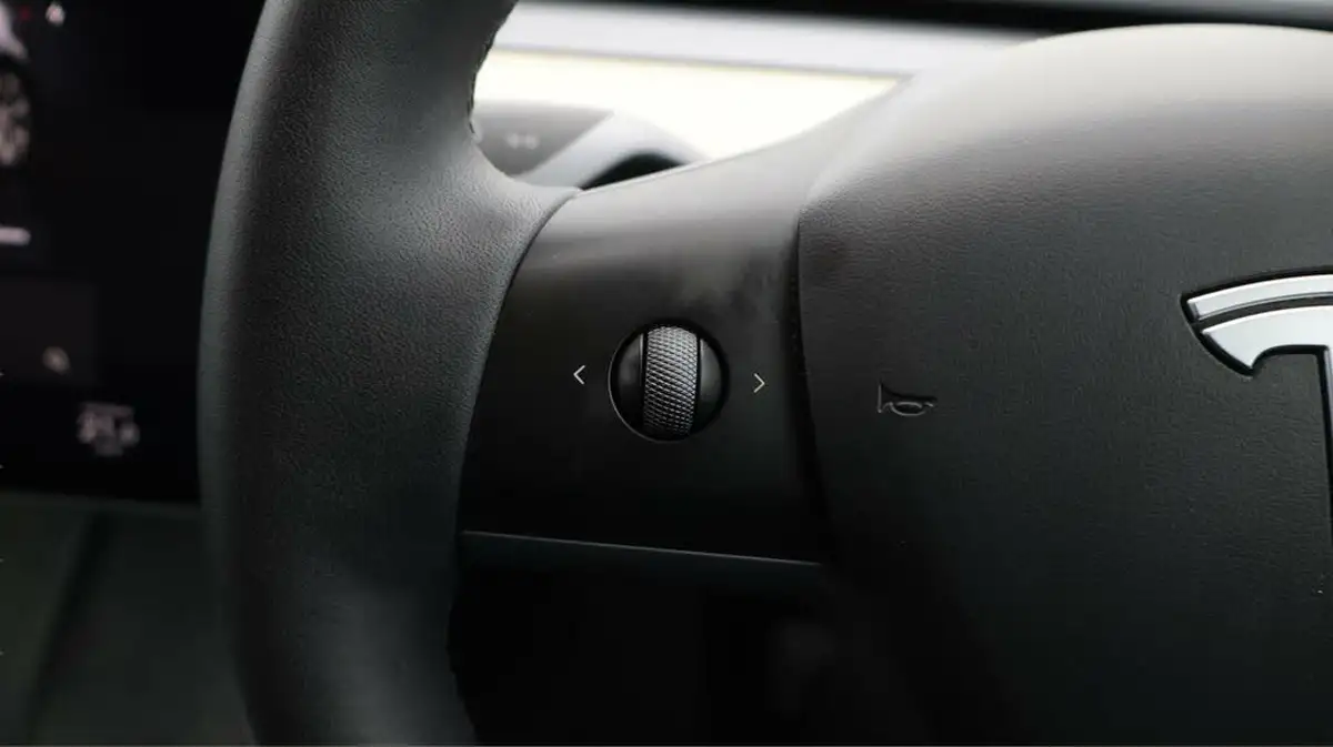 2023-tesla-model-y-e-rwd-big-23