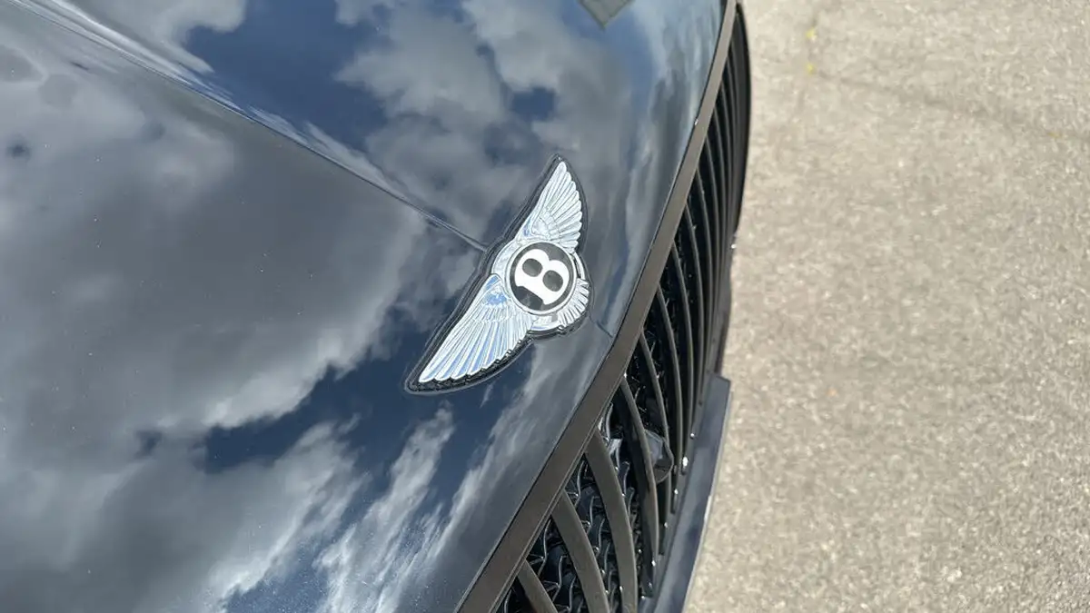 2023-bentley-bentayga-40-v8-extended-wheelbase-azure-big-10