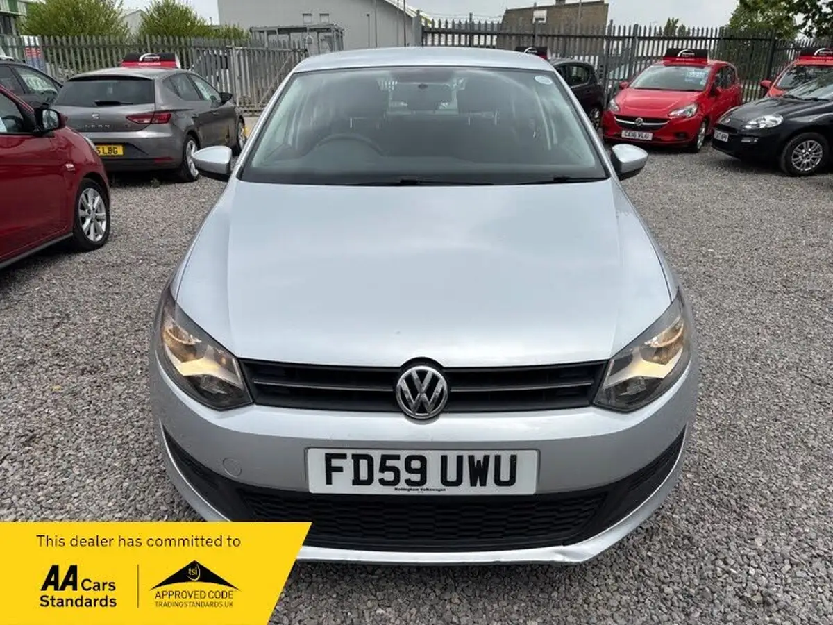 2010-volkswagen-polo-14-se-85ps-5d-big-9