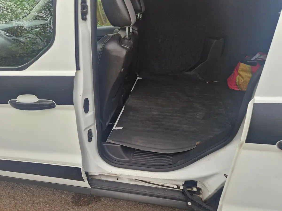 2015-ford-transit-connect-16tdci-l1-200-panel-big-12