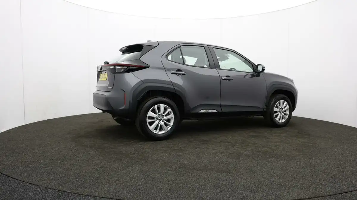 2024-toyota-yaris-cross-15-vvt-i-icon-big-27