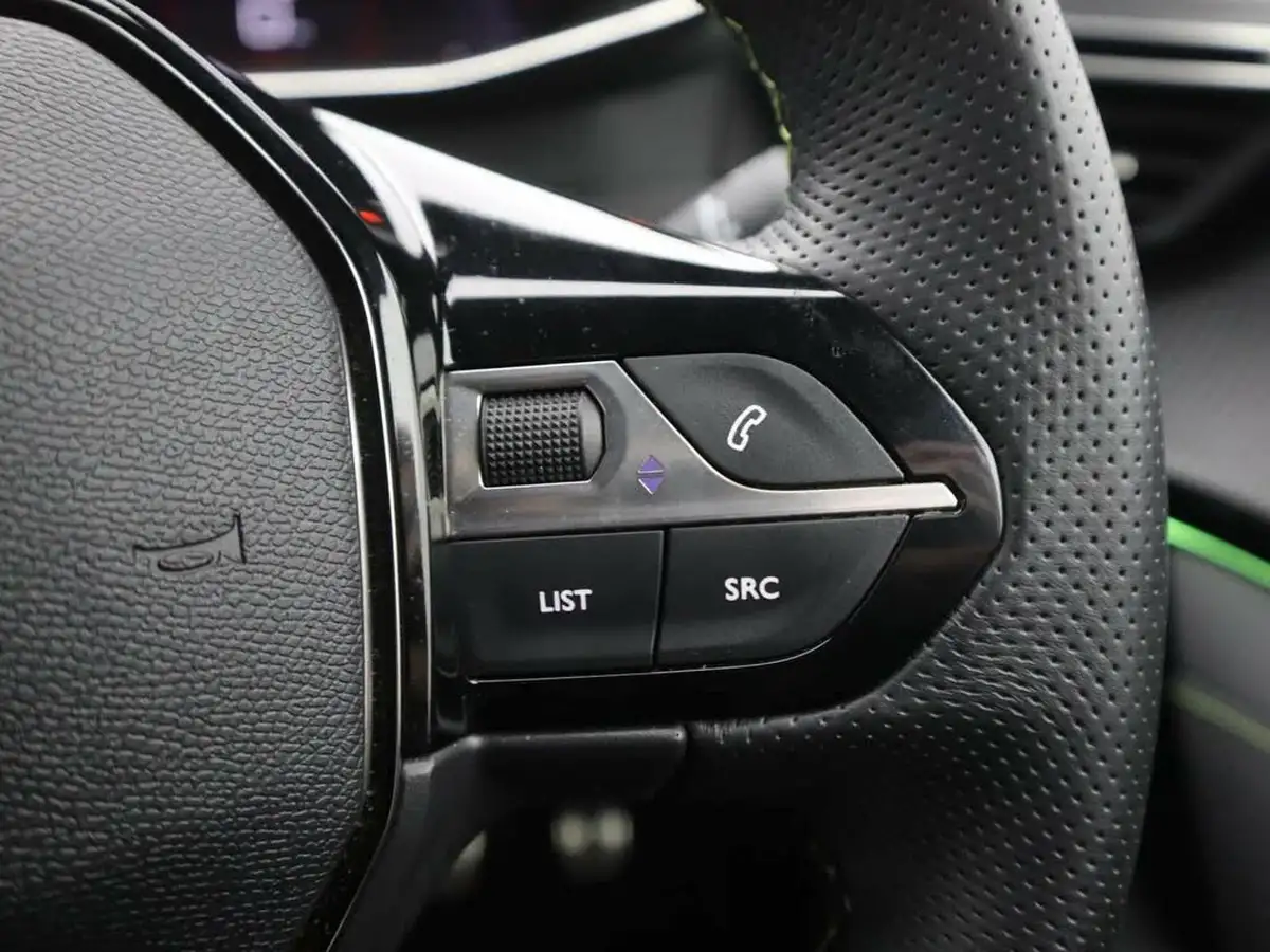 2023-peugeot-208-12-puretech-gt-100ps-big-25