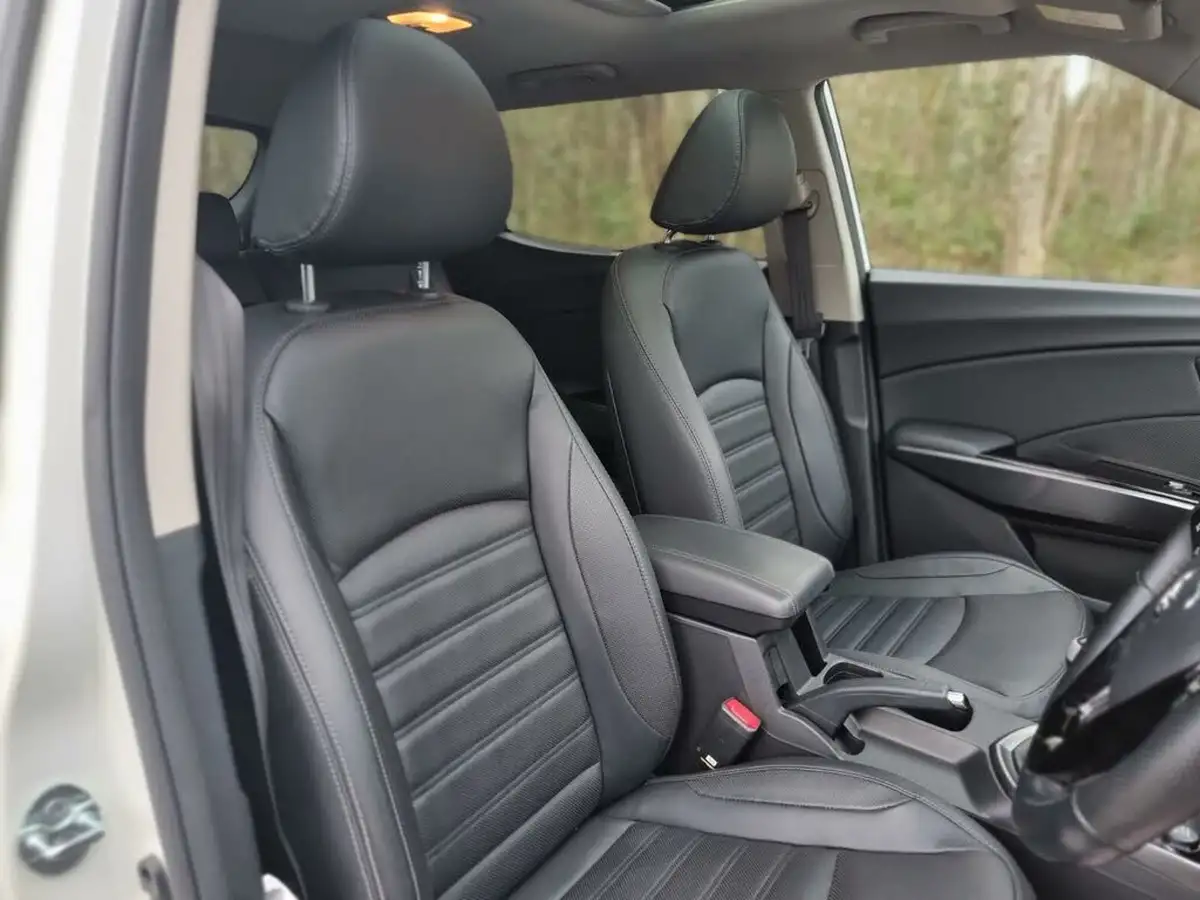 2022-kgm-ssangyong-tivoli-15-ultimate-big-38