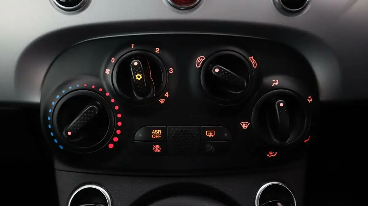 2021-fiat-500c-10-hey-google-big-10