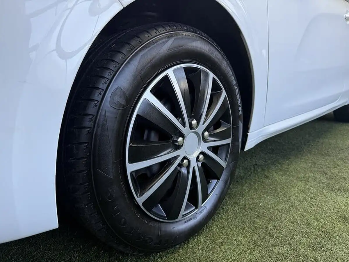 2015-peugeot-208-10-puretech-access-ac-3d-big-1