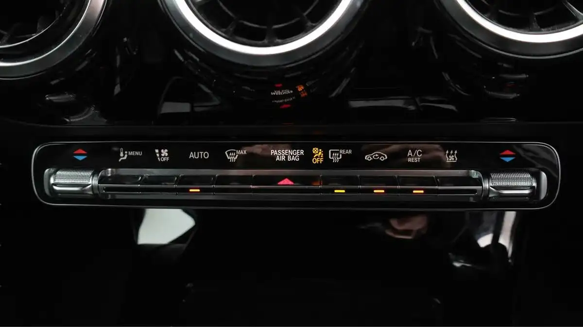 2021-mercedes-benz-a-class-13-a250e-amg-line-executive-hatchback-5d-big-12