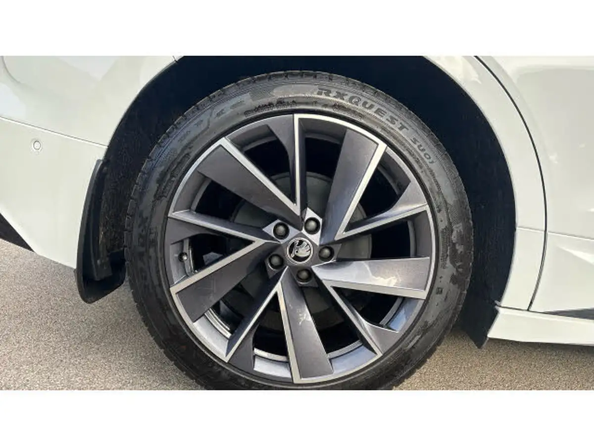 2023-skoda-enyaq-e-80x-sportline-big-6