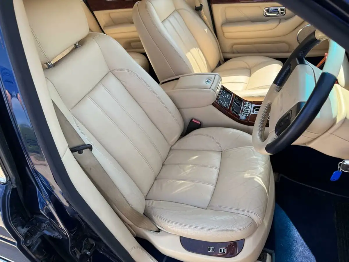 2002-bentley-arnage-68-r-big-58