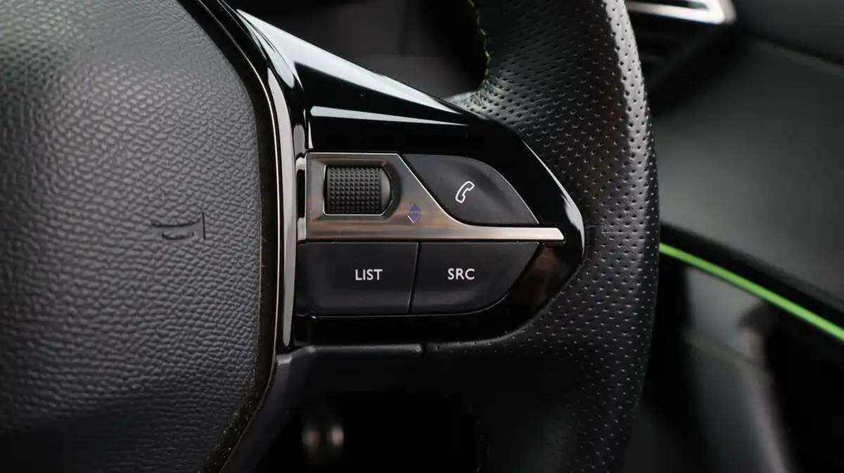 2021-peugeot-2008-suv-15-bluehdi-gt-big-23