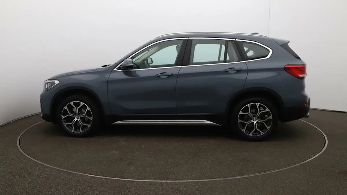 2021-bmw-x1-15-sdrive18i-xline-big-57