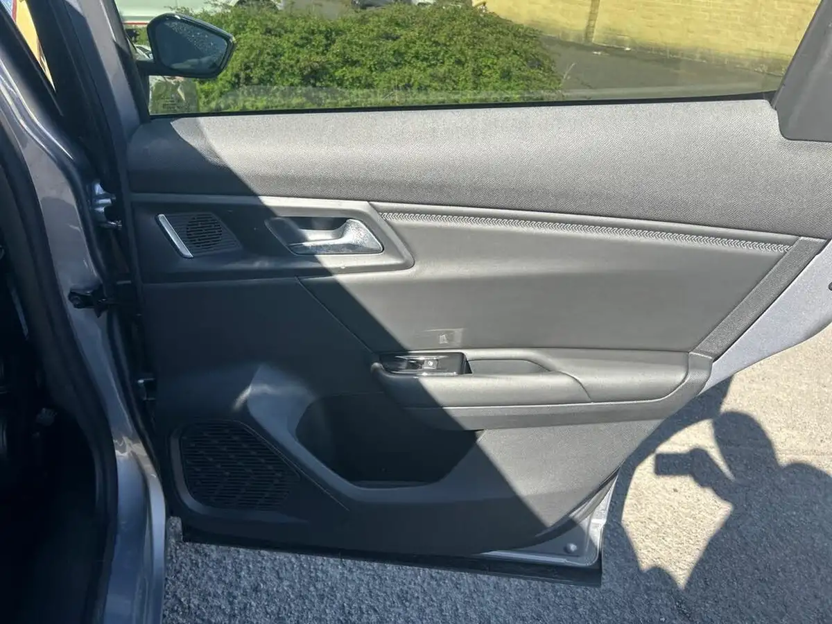 2023-citroen-c5-x-12-puretech-shine-big-34