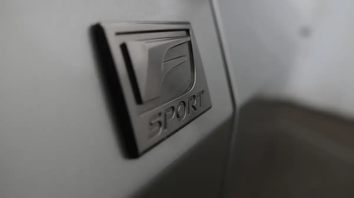 2023-lexus-ux-250h-20-f-sport-design-big-20