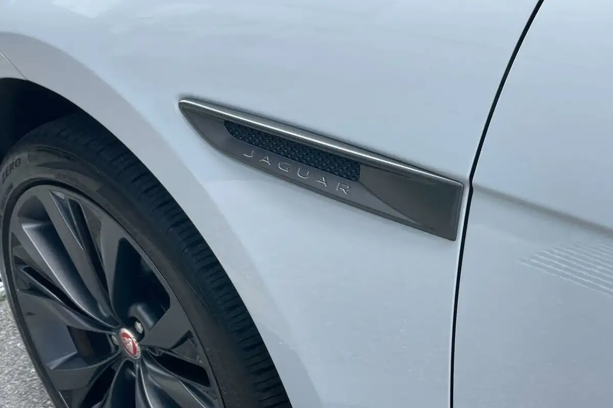 2019-jaguar-f-pace-30td-300-sport-big-26