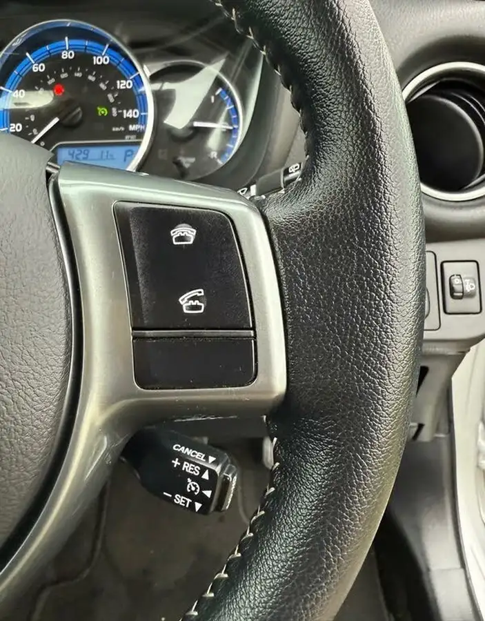2015-toyota-yaris-15-vvt-i-excel-hybrid-15in-big-16