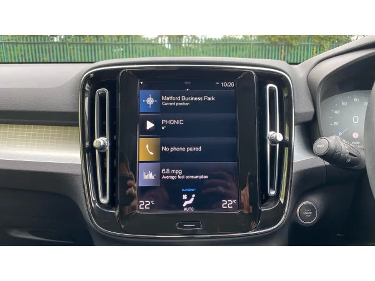 2022-volvo-xc40-15-t3-momentum-auto-big-20