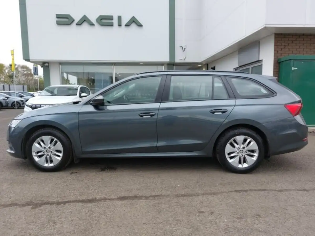 2022-skoda-octavia-10-tsi-se-109ps-estate-big-3