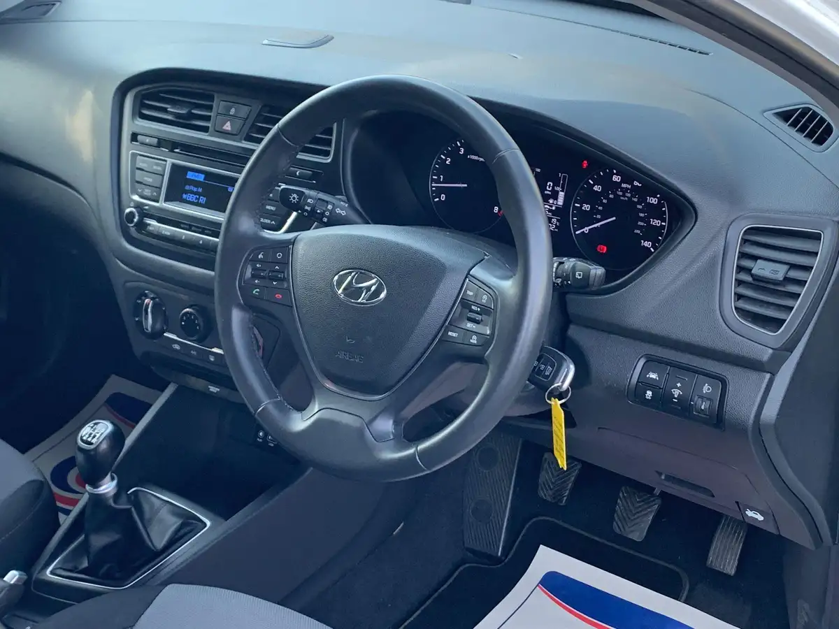 2017-hyundai-i20-12-se-hatchback-5d-big-72