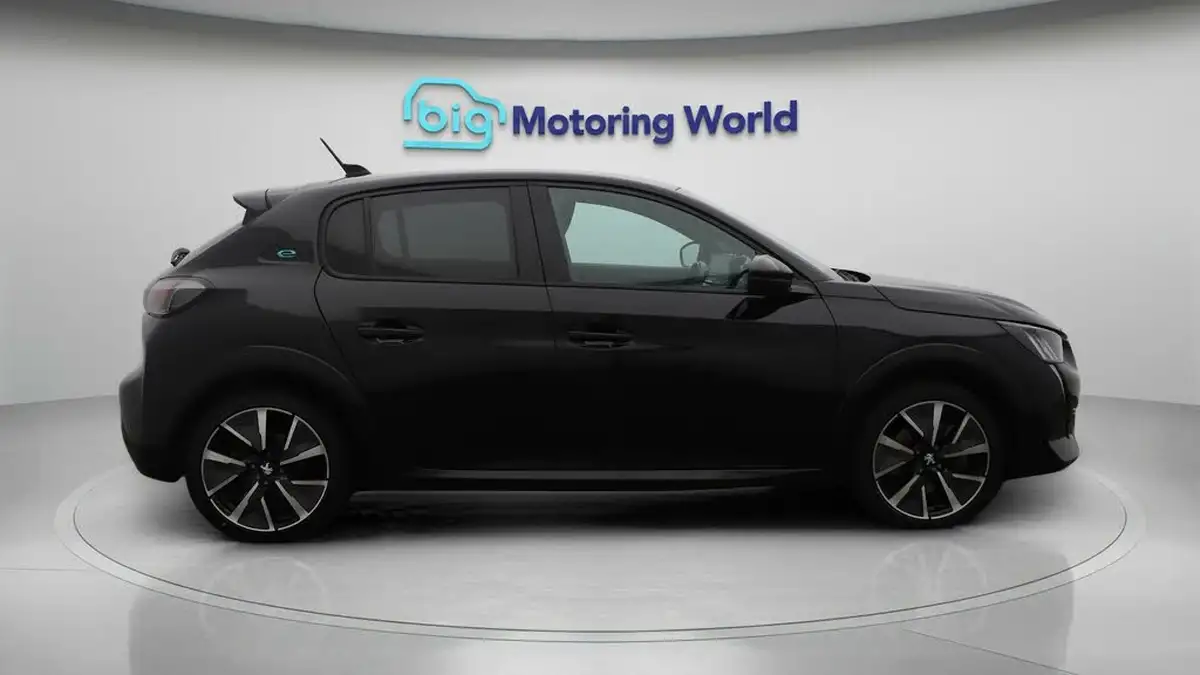 2022-peugeot-208-e-gt-136bhp-50kwh-big-8