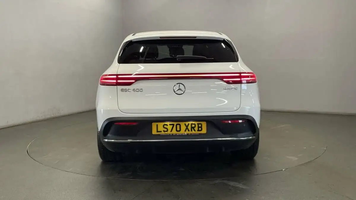 2020-mercedes-benz-eqc-big-6