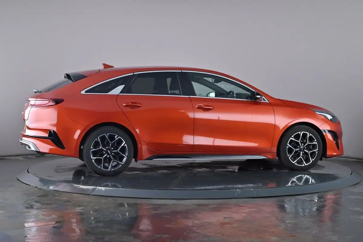 2022-kia-pro-ceed-15-t-gdi-gt-line-big-2