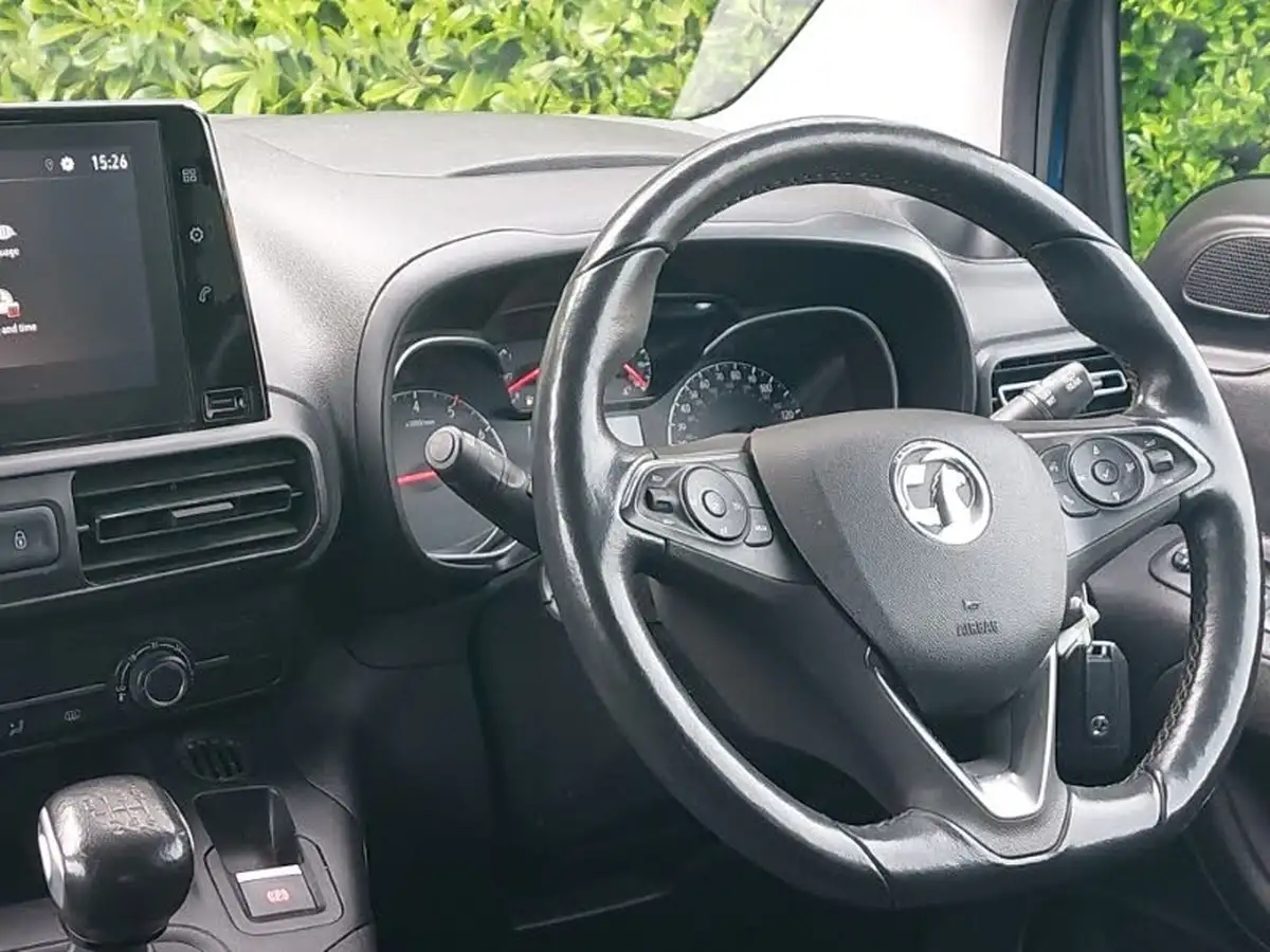 2021-vauxhall-combo-life-15-se-100ps-big-10