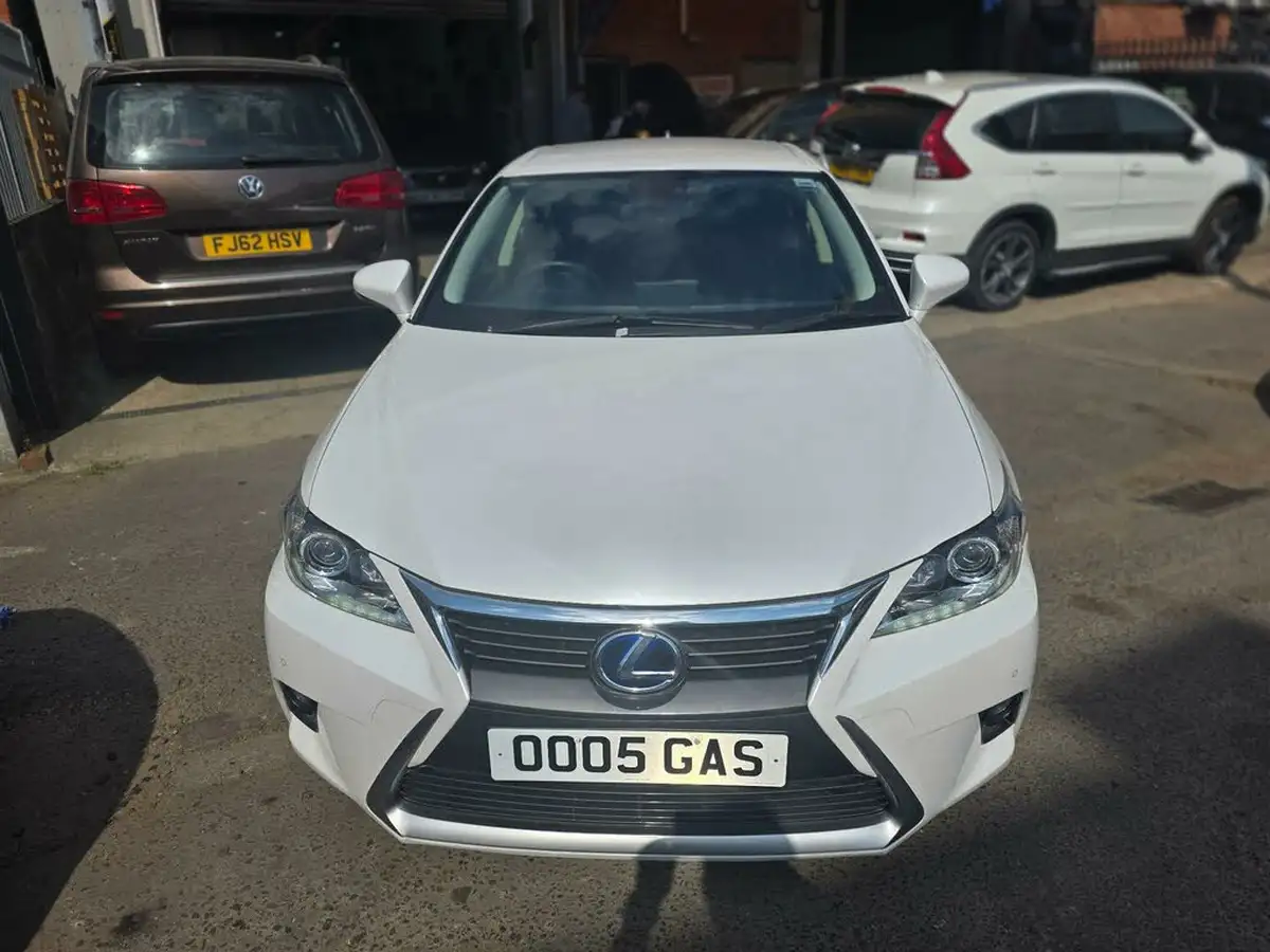 2015-lexus-ct-200h-18-advance-cvt-big-12