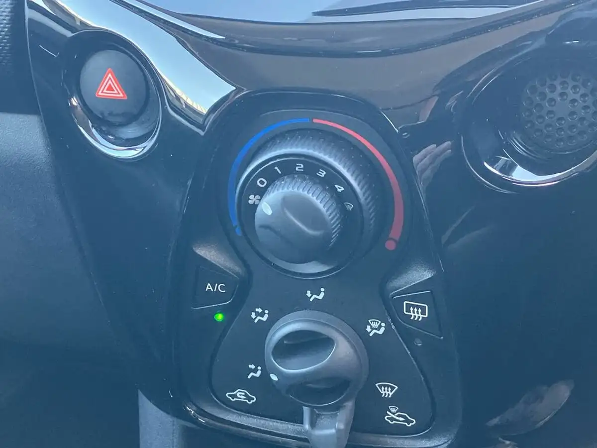 2021-citroen-c1-10-vti-shine-5d-big-11