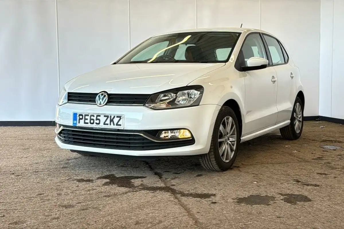 2015-volkswagen-polo-12-tsi-se-5d-big-2