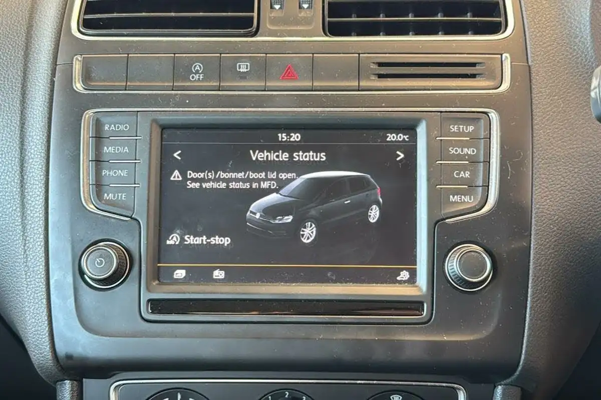 2015-volkswagen-polo-12-tsi-se-5d-big-26