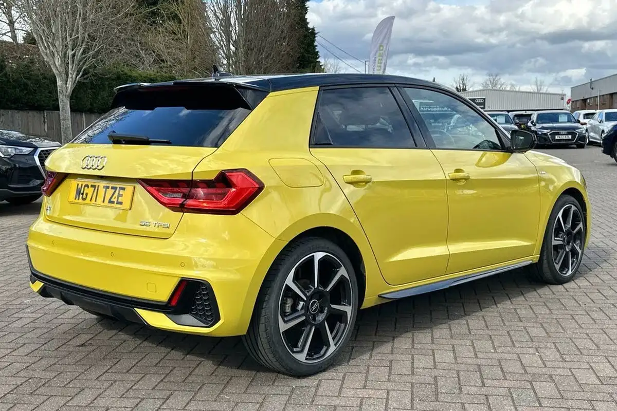 2022-audi-a1-15-35-tfsi-black-edition-big-4