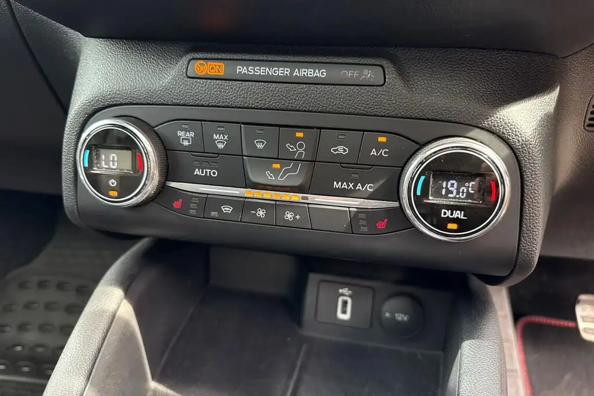 2019-ford-focus-20-st-line-x-estate-auto-big-21