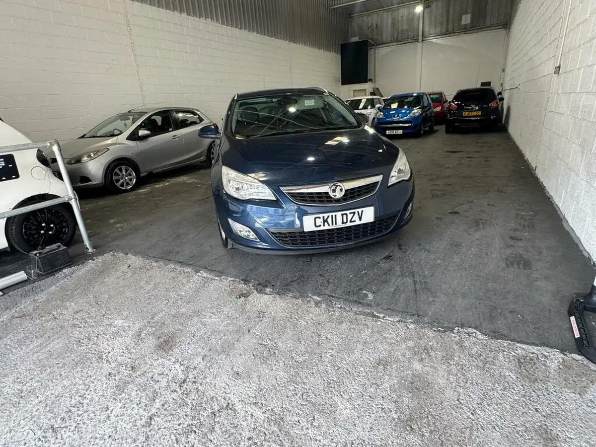 2011-vauxhall-astra-16-se-16v-vvt-115ps-estate-big-5