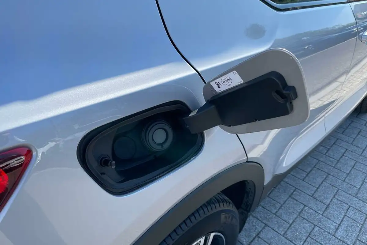2023-volvo-xc40-20-b3-plus-big-17