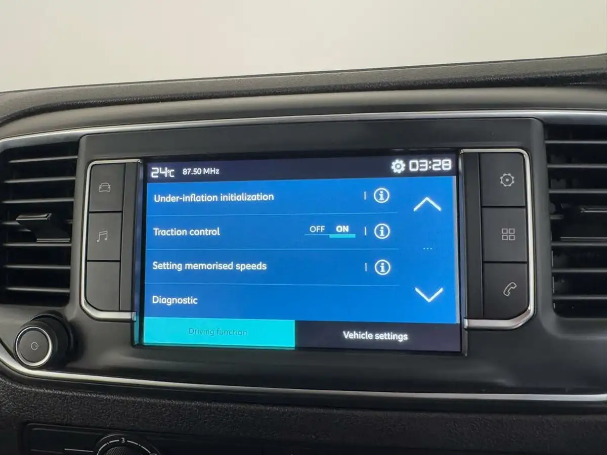 2023-citroen-spacetourer-e-business-edition-m-big-39