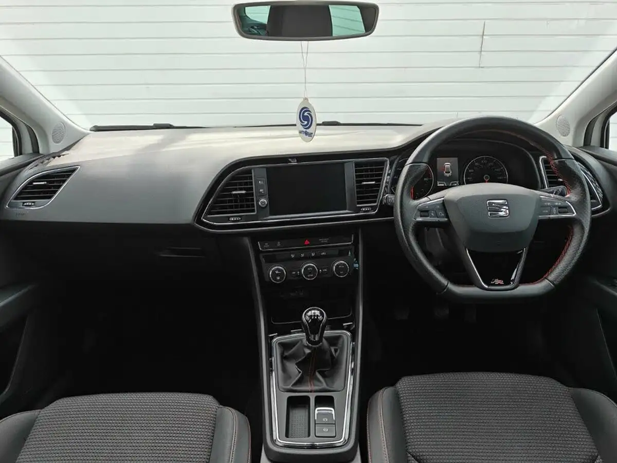 2018-seat-leon-14-tsi-fr-technology-estate-5d-big-39