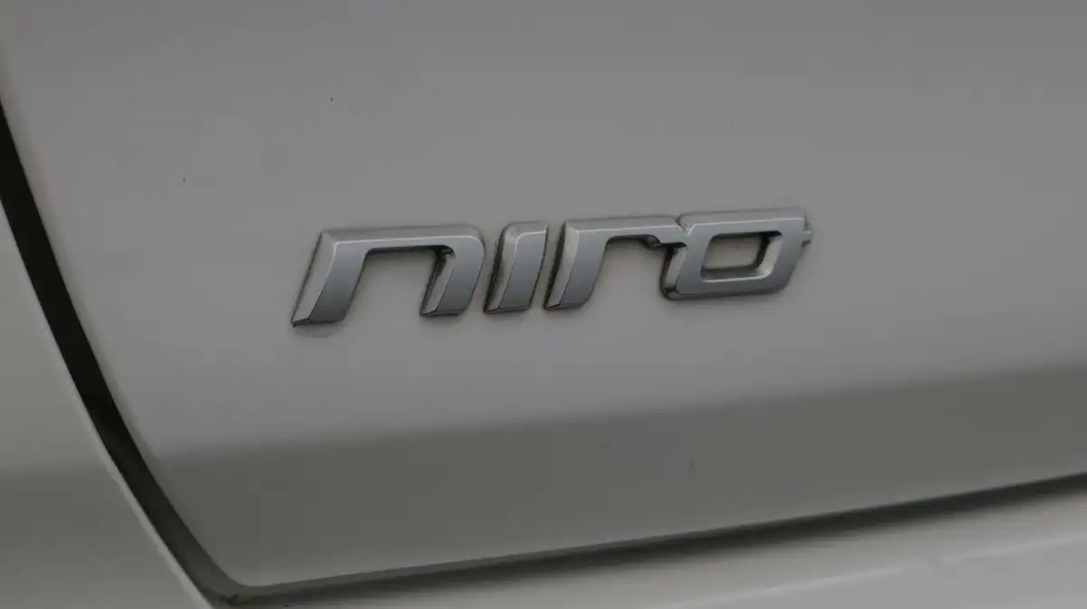 2021-kia-niro-16-gdi-4-156kwh-big-22