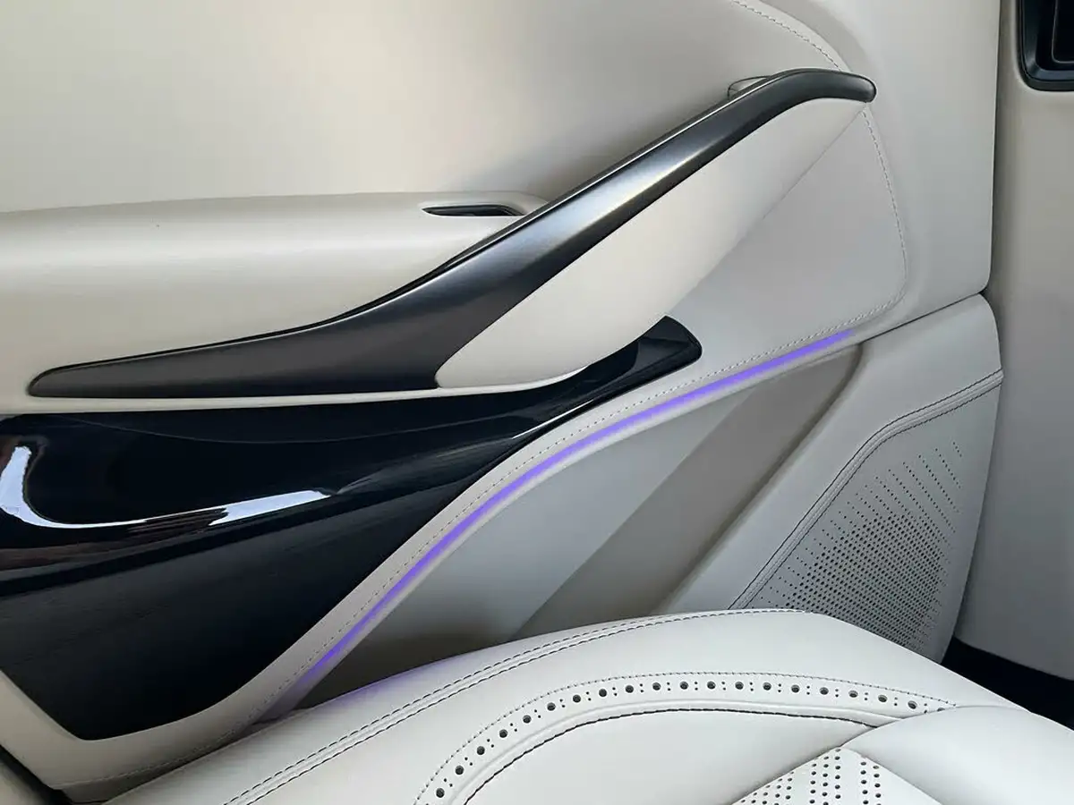 2024-aston-martin-dbx-40-v8-big-44